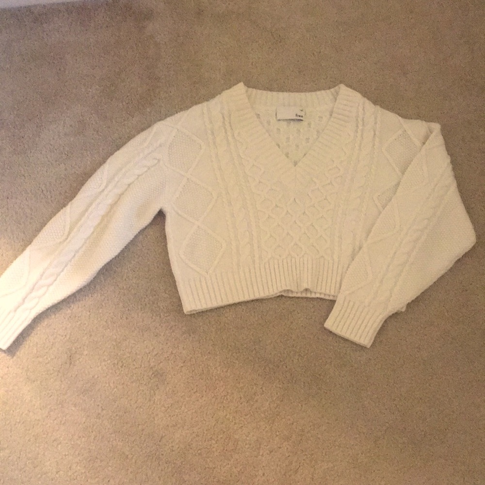 A brand new Aritzia white cropped sweater